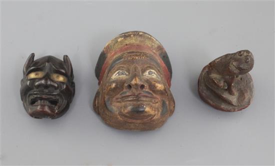 A Japanese bamboo seal in the form of a dog and two wood masks, 19th/20th century, 4.2 - 6cm